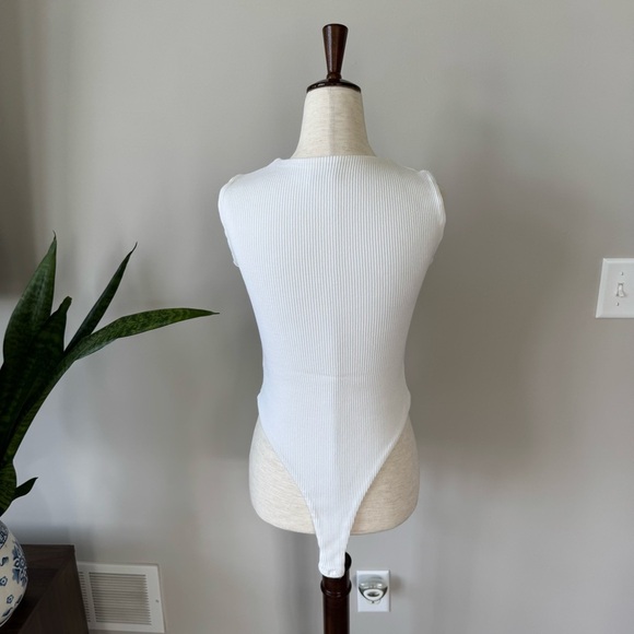 SNDYS Everywhere White Sleeveless Ribbed Bodysuit - Picture 4 of 8